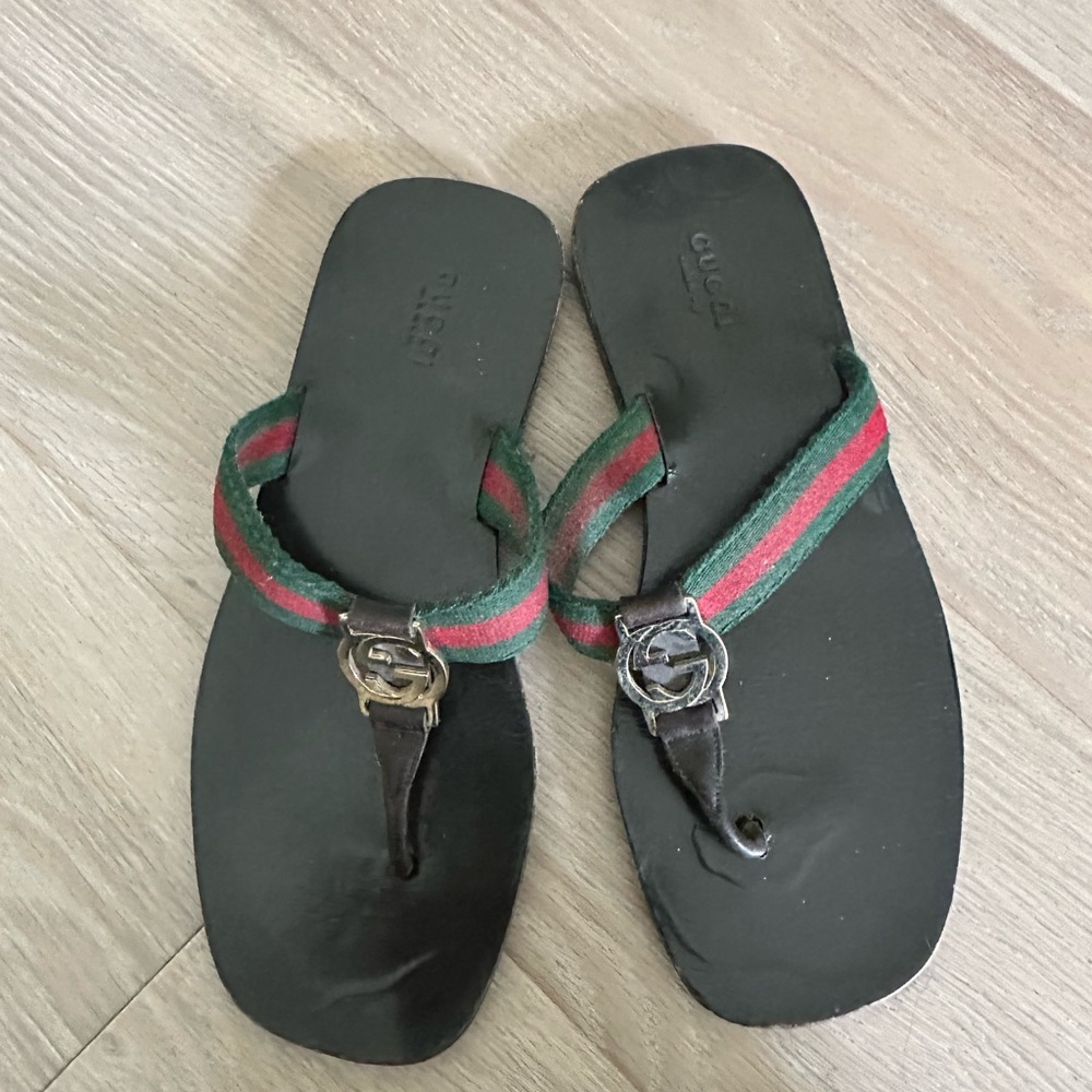 Gucci GG red & green thong sandal size 36